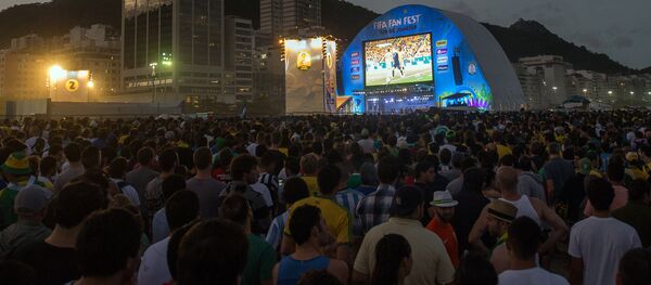 Трансляция матча на пляже Копакабана в Рио-де-Жанейро Трансляция матча на пляже Копакабана в Рио-де-Жанейро - Sputnik Узбекистан
