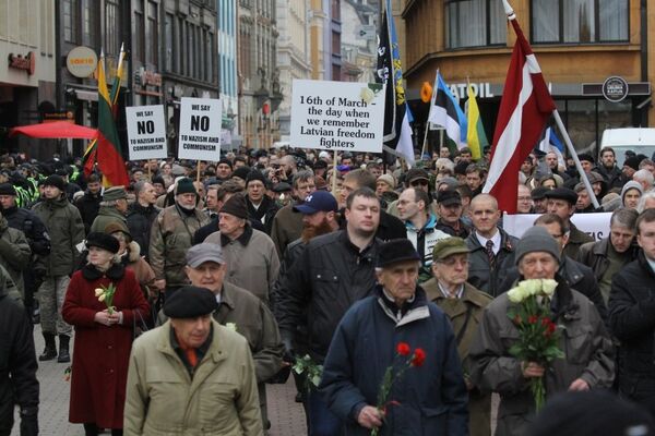 Шествие легионеров Ваффен СС и их сторонников в Риге - Sputnik Узбекистан