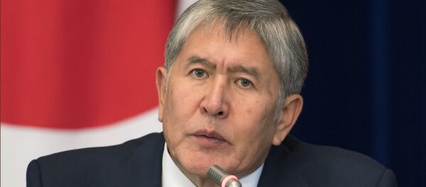 Қирғизистон президенти Алмазбек Атамбаев Қирғизистон президенти Алмазбек Атамбаев - Sputnik Ўзбекистон