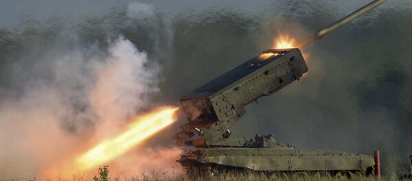 Пуск ракеты тяжелой огнеметной системой залпового огня - Sputnik Ўзбекистон