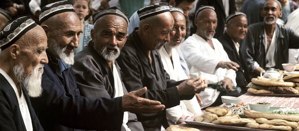 Мужское застолье на празднике Навруз Мужское застолье на празднике Навруз - Sputnik Узбекистан