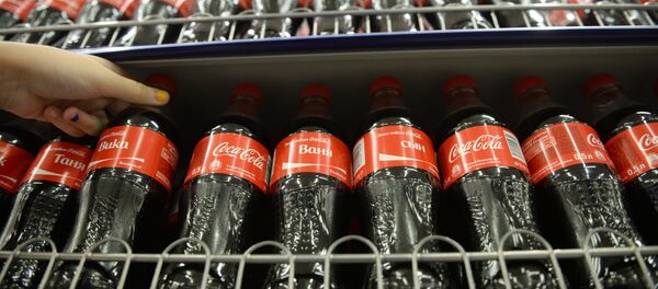 Coca-Cola на прилавках магазина Coca-Cola на прилавках магазина - Sputnik Ўзбекистон