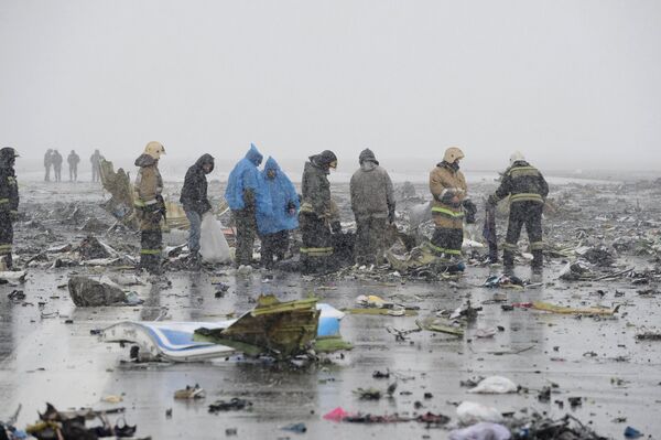 Пассажирский самолет Boeing-737-800 разбился при посадке в аэропорту Ростова-на-Дону - Sputnik Узбекистан