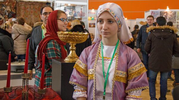 Девушка в Иранской национальной одежде - Sputnik Узбекистан