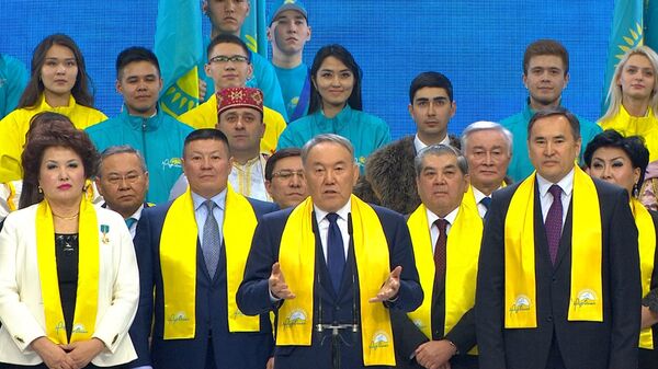 Нур Отан отпраздновал свой триумф на выборах - Sputnik Узбекистан