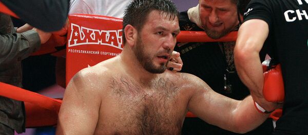 Руслан Чагаев (Узбекистан) в перерыве между раундами боксерского поединка - Sputnik Узбекистан