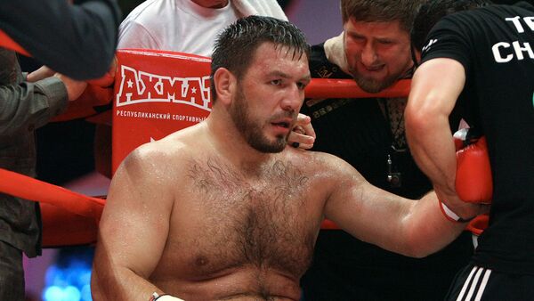 Руслан Чагаев (Узбекистан) в перерыве между раундами боксерского поединка - Sputnik Узбекистан