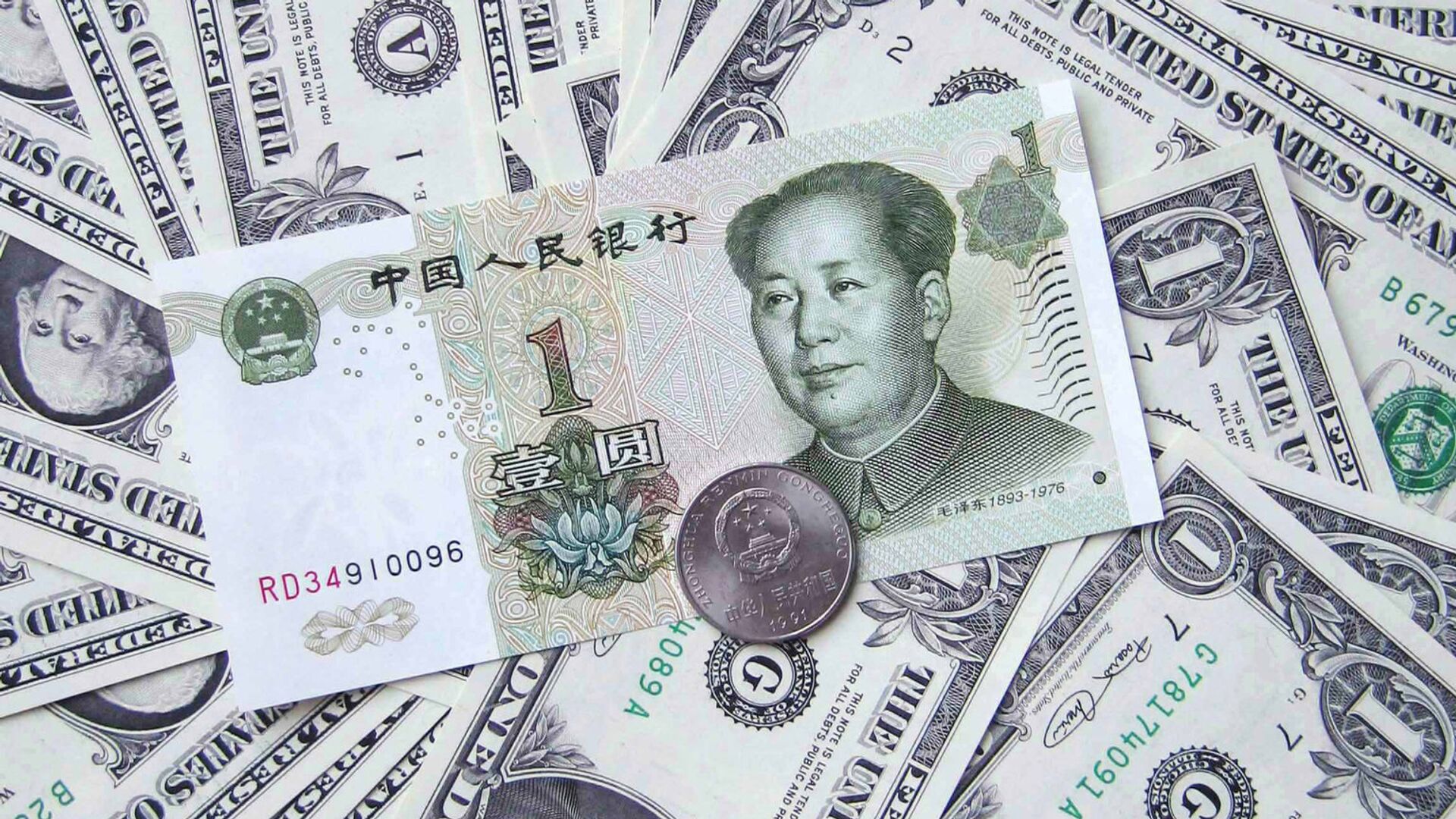 Доллары США. Китайская банкнота - Sputnik Узбекистан, 1920, 22.04.2022