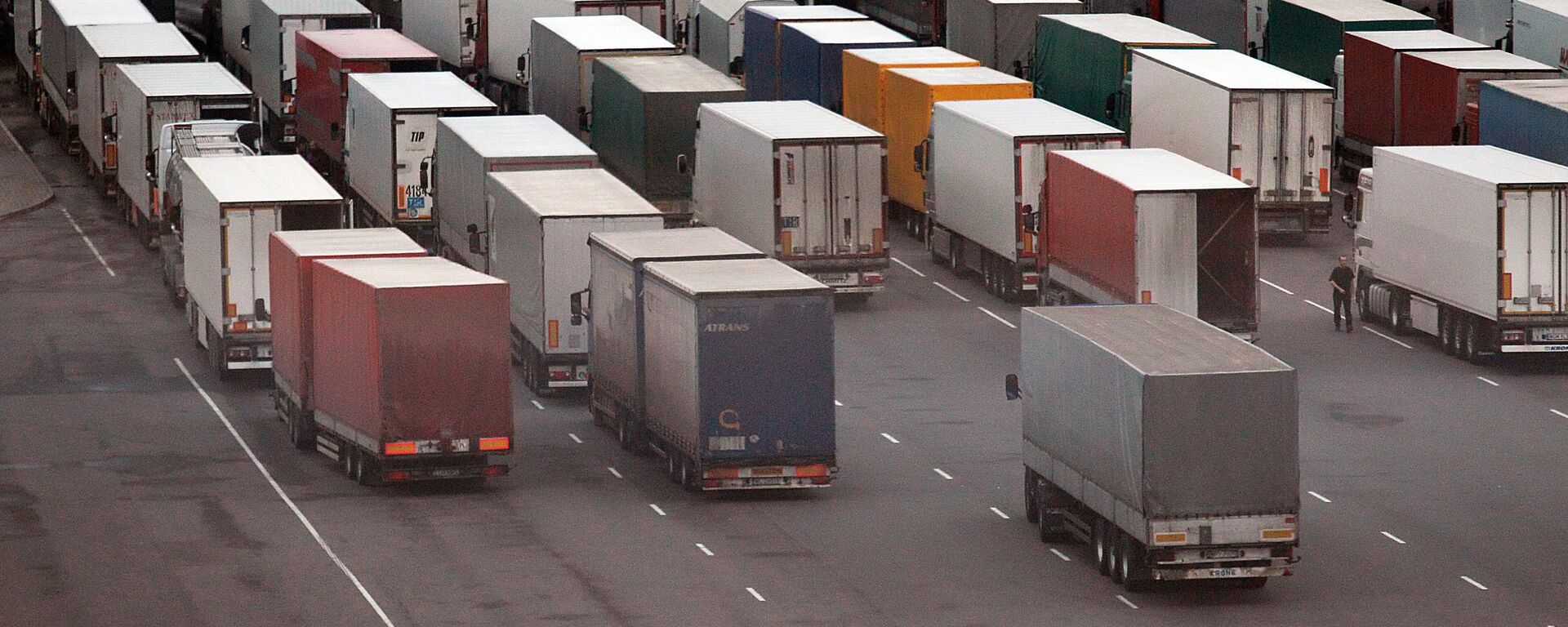 Пункт таможенного оформления на границе - Sputnik Узбекистан, 1920, 28.08.2025