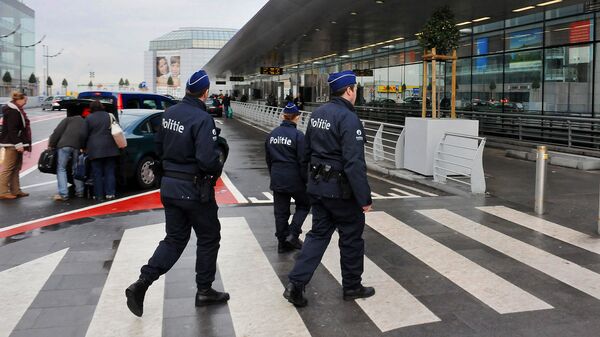 Бельгийская полиция в аэропорту Брюсселя - Sputnik Узбекистан