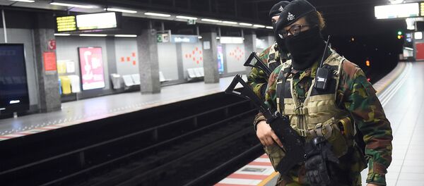 Полиция Бельгии в Брюссельском метро - Sputnik Узбекистан
