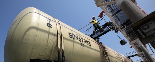 Работа базы нефтепродуктов. Архивное фото Работа базы нефтепродуктов. Архивное фото - Sputnik Ўзбекистон