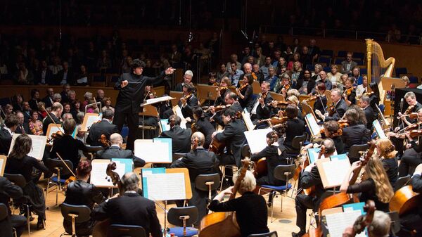 Азиз Шохакимо в Дюссельдорфе Азиз Шохакимо в Дюссельдорфе - Sputnik Узбекистан