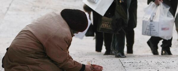 Женщина просит подаяние Женщина просит подаяние - Sputnik Узбекистан