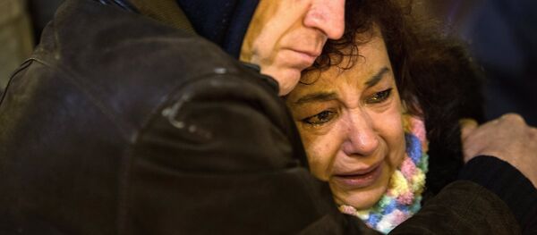 Брюсселдаги портлашда ҳалок бўлганларнинг яқинлари. Брюсселдаги портлашда ҳалок бўлганларнинг яқинлари. - Sputnik Ўзбекистон