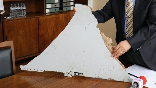 Фрагмент пропавшего Boeing 777-200 MH370 - Sputnik Узбекистан
