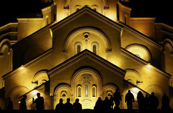 Собор Святой Троицы в Тбилиси в канун Рождества, Грузия Собор Святой Троицы в Тбилиси в канун Рождества, Грузия - Sputnik Узбекистан