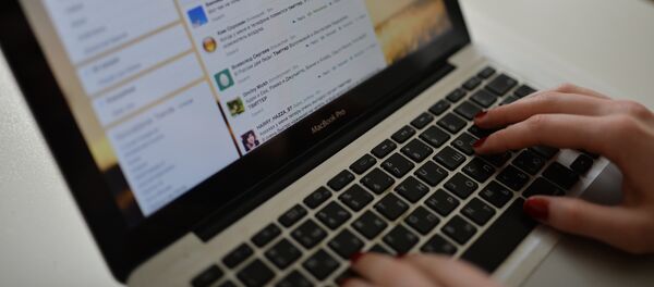 Страница сайта Twitter в окне браузера компьютера - Sputnik Узбекистан