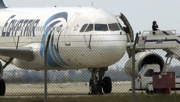 Захваченный лайнер авиакомпании Egypt Air - Sputnik Узбекистан