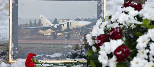 Жители несут цветы к памятнику авиаторам в Липецке Жители несут цветы к памятнику авиаторам в Липецке - Sputnik Узбекистан