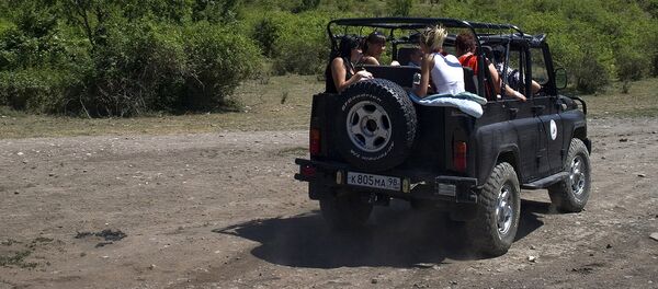 Туристы на джипе - Sputnik Узбекистан