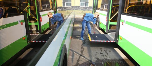 Автобусы в автопарке Автобусы в автопарке - Sputnik Ўзбекистон