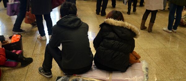 Ожидание рейса на самолет Ожидание рейса на самолет - Sputnik Ўзбекистон