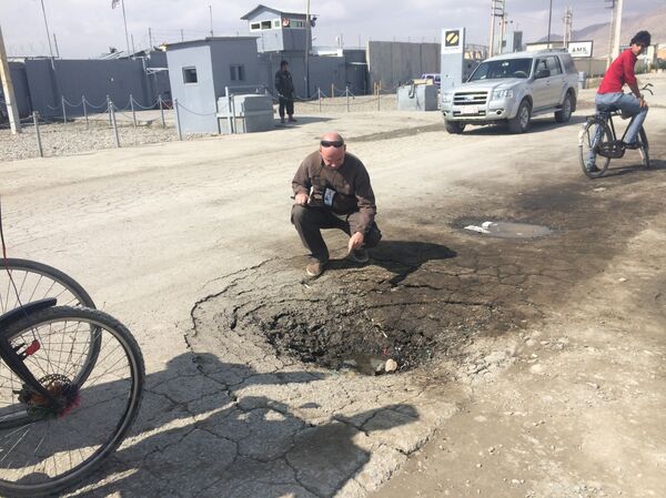 Воронка от взрыва Воронка от взрыва - Sputnik Узбекистан