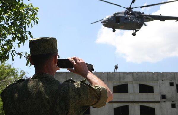 Учения на полигоне Эдельвейс. Архивное фото Учения на полигоне Эдельвейс. Архивное фото - Sputnik Узбекистан