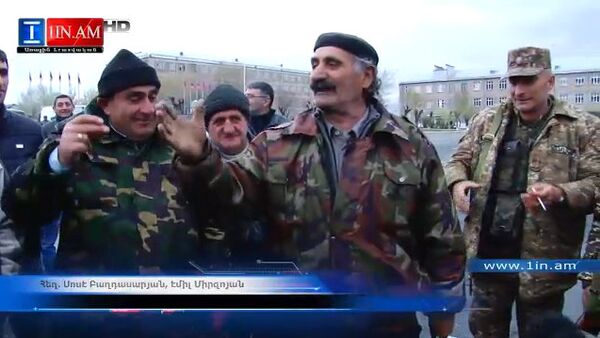 В бой идут одни старики: отправка добровольцев в Карабах - Sputnik Узбекистан