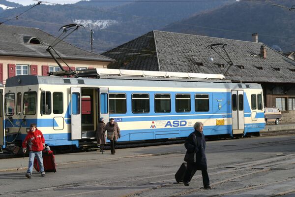 Трамвай в Швейцарии - Sputnik Узбекистан