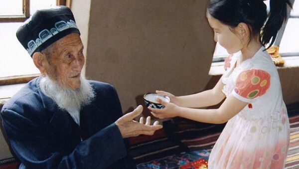 В семье 90-летнего жителя Хужаназар-ота Гоипова справили годовщину свадьбы - Sputnik Узбекистан