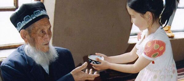 В семье 90-летнего жителя Хужаназар-ота Гоипова справили годовщину свадьбы В семье 90-летнего жителя Хужаназар-ота Гоипова справили годовщину свадьбы - Sputnik Узбекистан