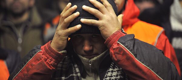 ФМС текшируви вақтида қўлга олинган мигрантлар. ФМС текшируви вақтида қўлга олинган мигрантлар. - Sputnik Ўзбекистон