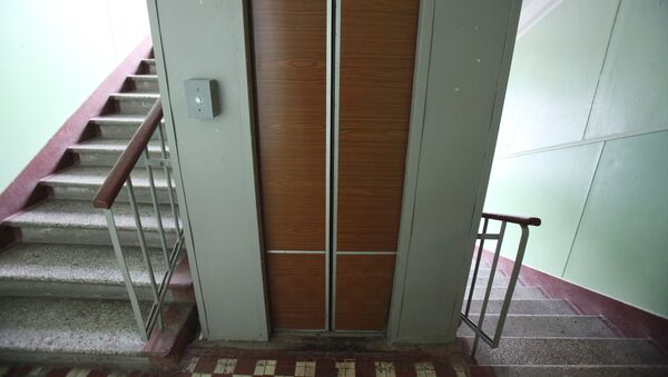 Работа лифта в одном из домов - Sputnik Узбекистан