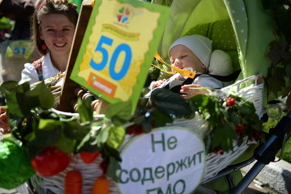 Парад детских колясок в Екатеринбурге - Sputnik Узбекистан
