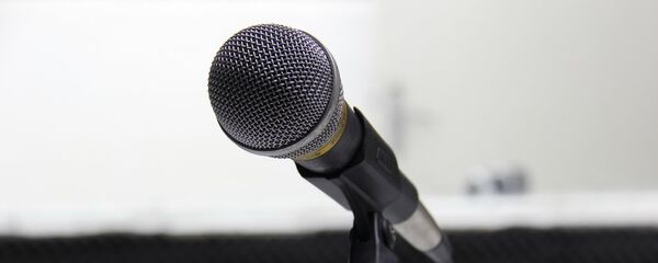 Микрофон для выступлений Микрофон для выступлений - Sputnik Ўзбекистон
