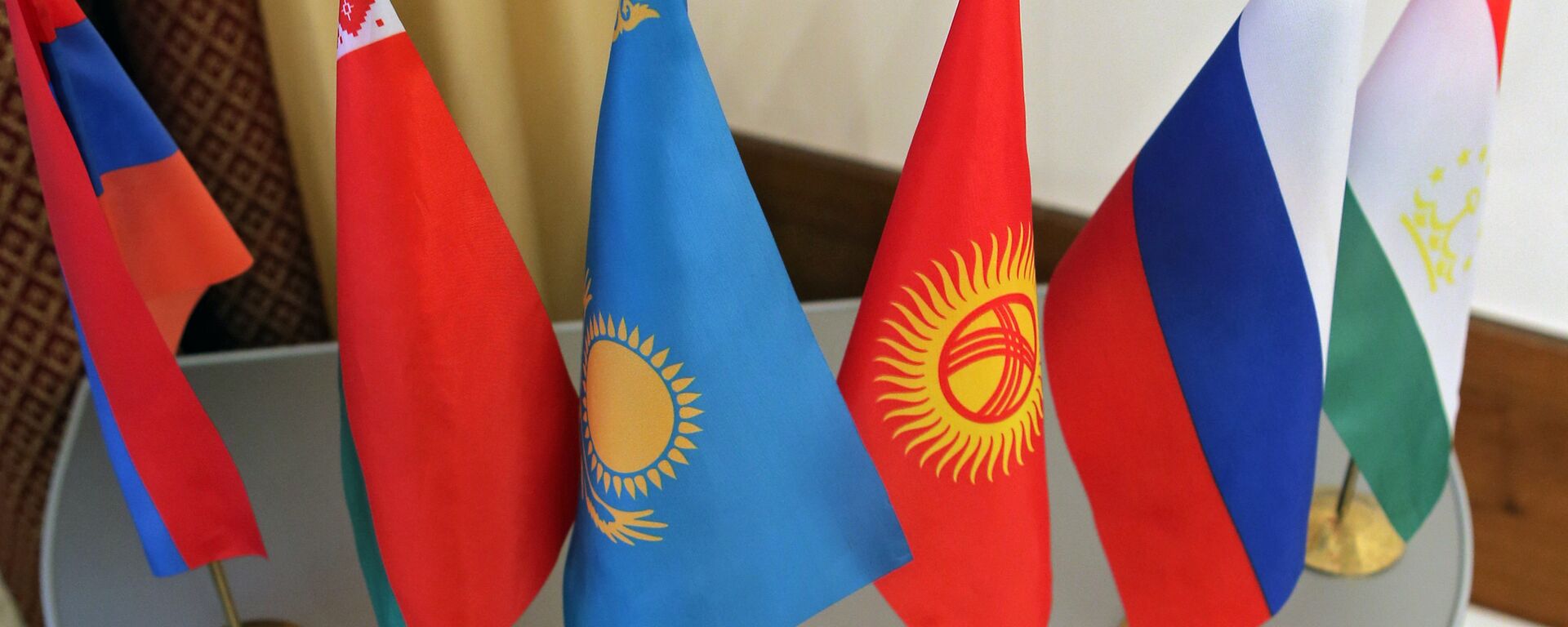 Флаги стран участниц Шанхайской организации сотрудничества - Sputnik Узбекистан, 1920, 18.03.2021