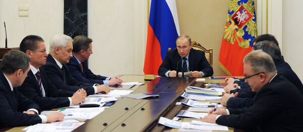 Президент РФ В. Путин провел совещание по вопросам развития электроэнергетики. Президент РФ В. Путин провел совещание по вопросам развития электроэнергетики. - Sputnik Узбекистан