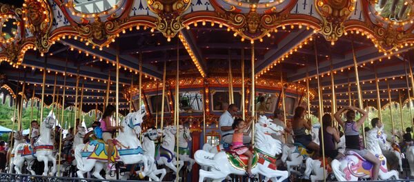 Парк развлечений Диснейленд. Архивное фото Парк развлечений Диснейленд. Архивное фото - Sputnik Ўзбекистон