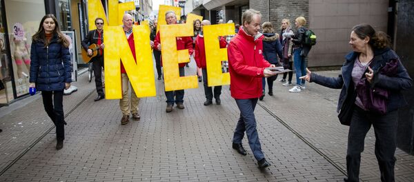 Европа Иттифоқи ва Украина орасида ассоциация келишуви бўйича ўтказилган референдум Европа Иттифоқи ва Украина орасида ассоциация келишуви бўйича ўтказилган референдум - Sputnik Ўзбекистон