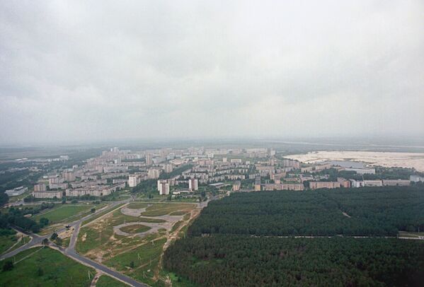 Вид на мертвый город Припять после Чернобыльской АЭС - Sputnik Узбекистан