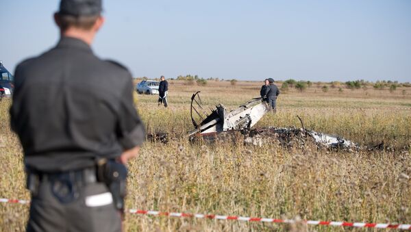 Спортивный самолет Як- 52 потерпел крушение на аэродроме Логиново в Свердловской области - Sputnik Узбекистан