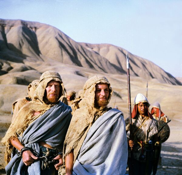 Кадр из фильма Новые приключения янки при дворе короля Артура Кадр из фильма Новые приключения янки при дворе короля Артура - Sputnik Узбекистан