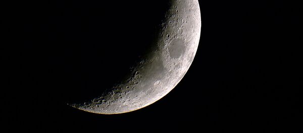 Луна над Московским Кремлем - Sputnik Узбекистан