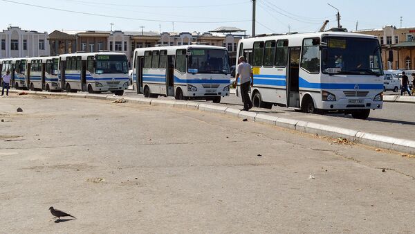 Автобусы на вокзале города Самарканд - Sputnik Узбекистан