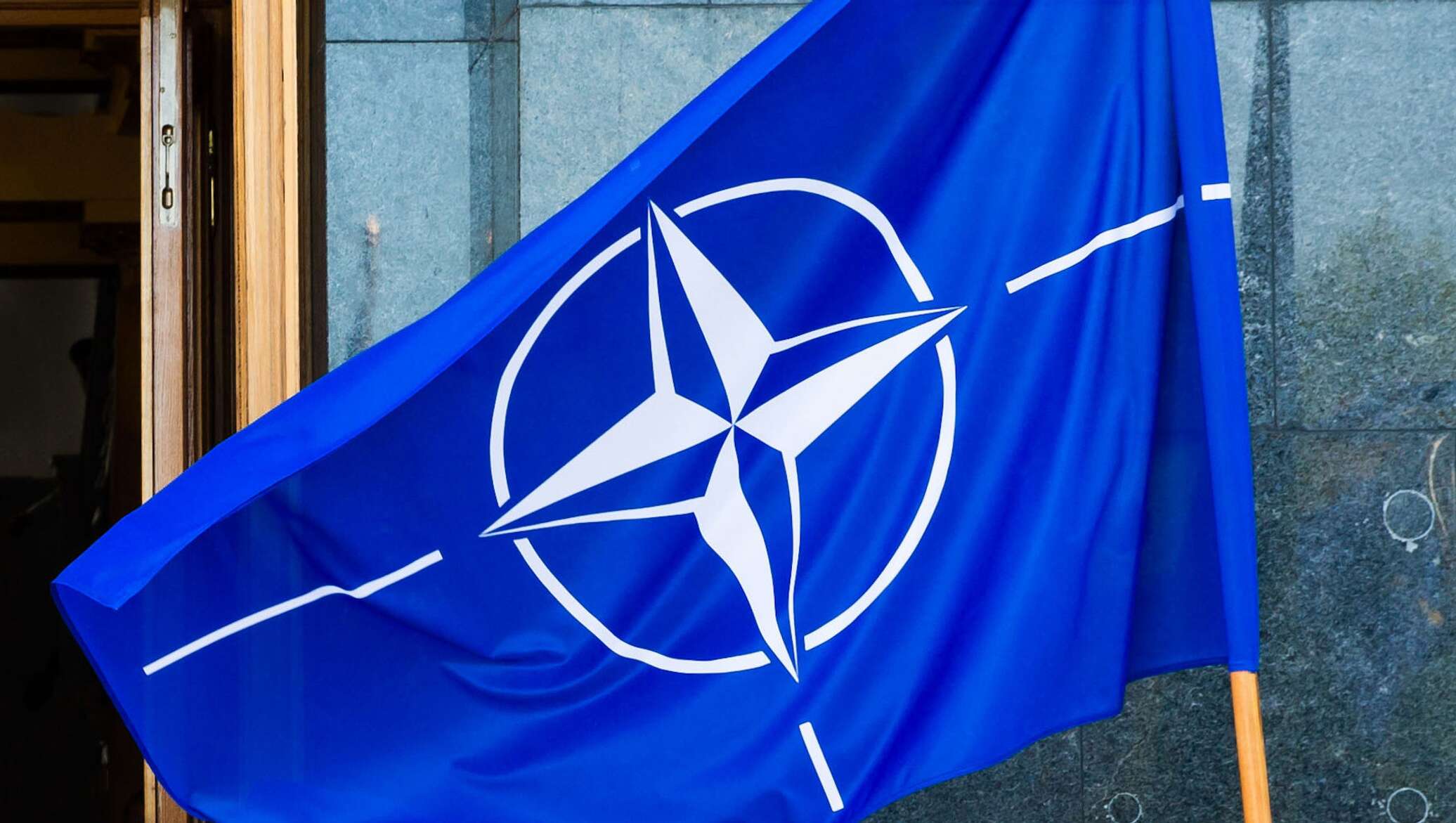 Nato. Флаг НАТО. Фляга НАТО. Флаг Североатлантического Альянса. Блок НАТО флаг.