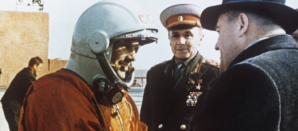 Юрий Гагарин и Сергей Королев Юрий Гагарин и Сергей Королев - Sputnik Узбекистан