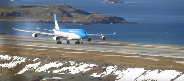 Ювелирная посадка при боковом ветре - Sputnik Узбекистан