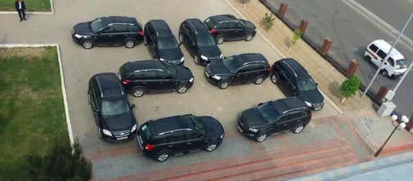 Автомобиллар ёрдамида 25 рақами ҳосил қилинди Автомобиллар ёрдамида 25 рақами ҳосил қилинди - Sputnik Ўзбекистон